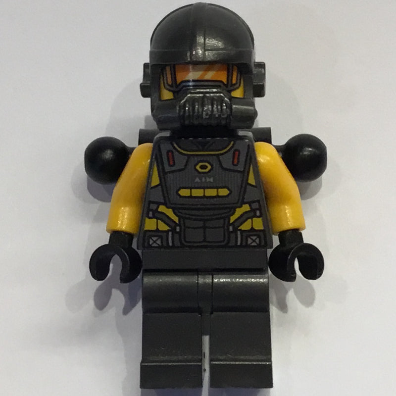 fig-005590 – AIM Agent with Backpack, Pins