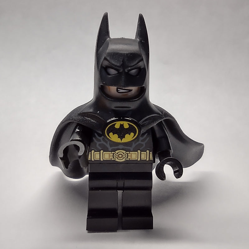 fig-005594 – Batman, Black Suit, Black Cape and Cowl (Rubber), White Headband