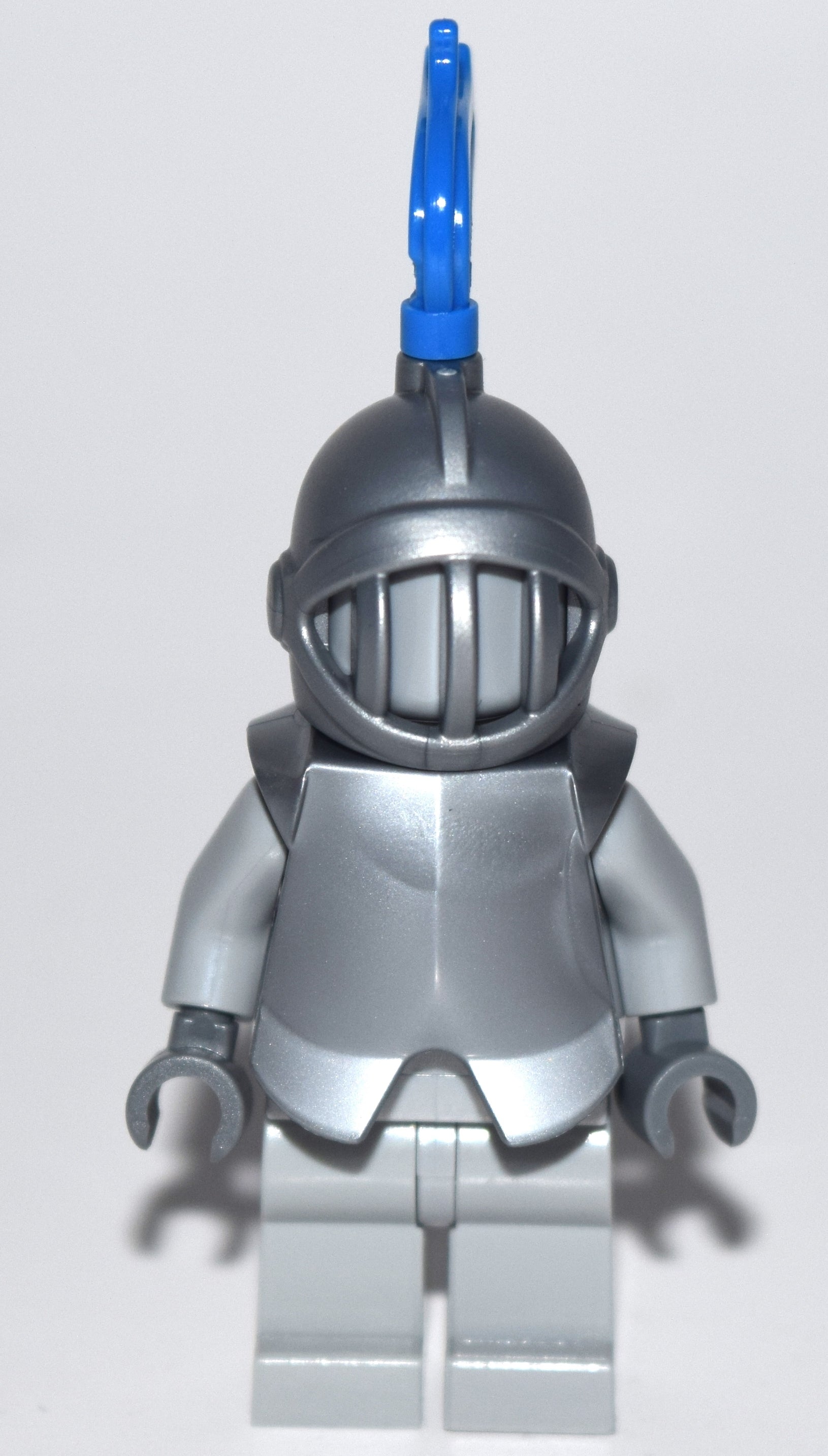 fig-005757 – Disney Castle Knight / Coat of Armor