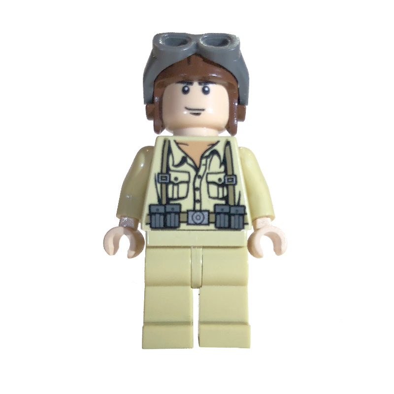 fig-005828 – German Pilot with Helmet and Goggles