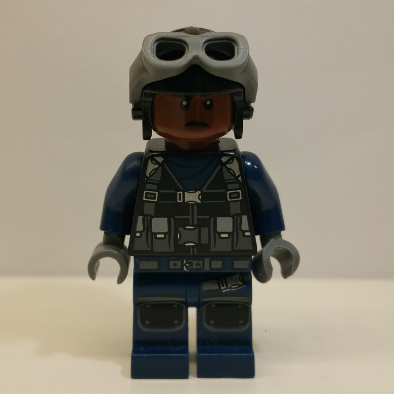 fig-006018 – Guard in Helmet with Goggles