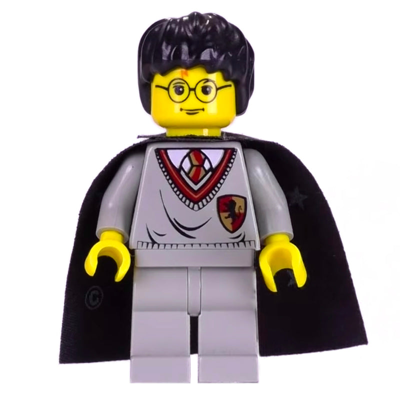 fig-006052 – Harry Potter, Yellow Skin, Gryffindor Sweater with Crest, Cape with Stars