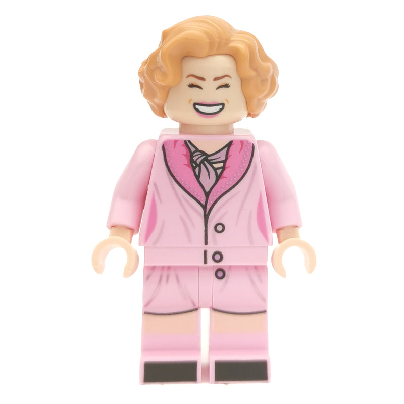 fig-006199 – Queenie Goldstein, Bright Pink Outfit