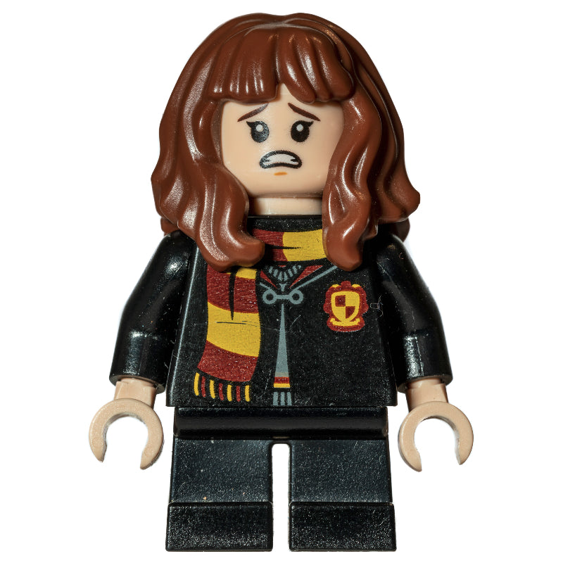 fig-006230 – Hermione Granger, Gryffindor Robe Closed with Scarf, Short Legs