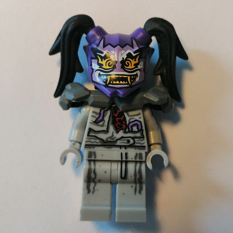 fig-006257 – Harumi with Oni Mask
