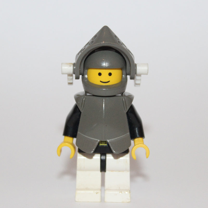 fig-006574 – Knight (Breastplate on Blue) - White Legs, White Dragon Plume