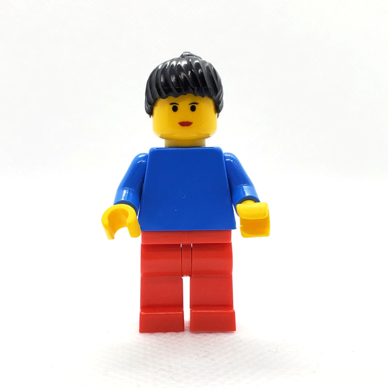 fig-007178 – Soccer Player Blue Torso, Red Legs, Female 2