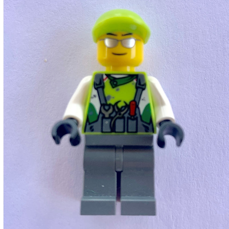 fig-007603 – Crew Member Lime Torso, Dark Bluish Grey Legs 1