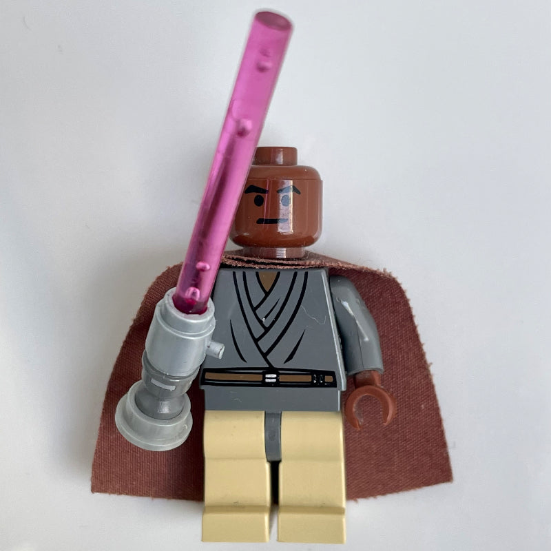 fig-007679 – Mace Windu, Light-up Lightsaber