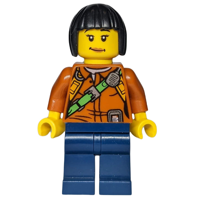 fig-007752 – Explorer, Woman, Shirt with Straps and Radio, Black Hair
