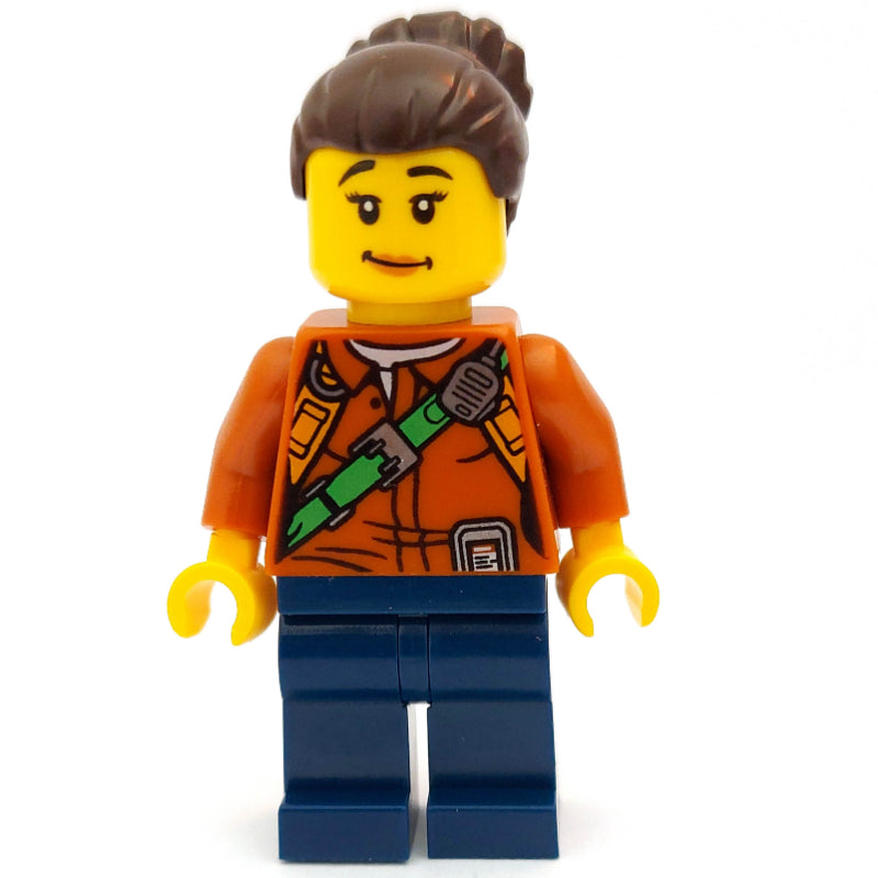 fig-007755 – Explorer, Woman, Shirt with Straps and Radio, Dark Brown Hair