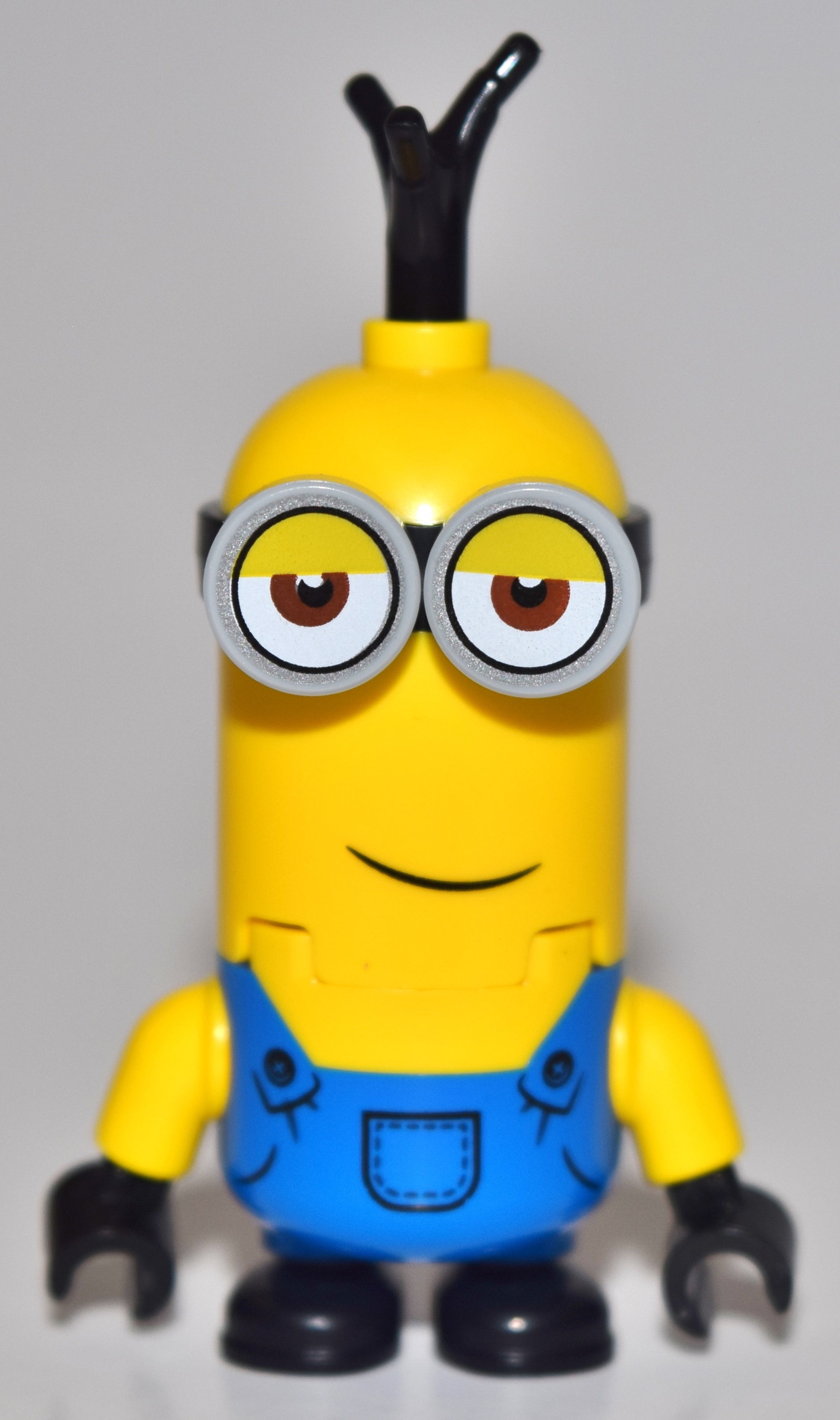 fig-007818 – Minion Kevin - Blue Overalls, Half Closed Eyes