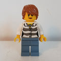 fig-007884 – Criminal, Woman, Prison Shirt, Sand Blue Legs, Dark Orange Hair