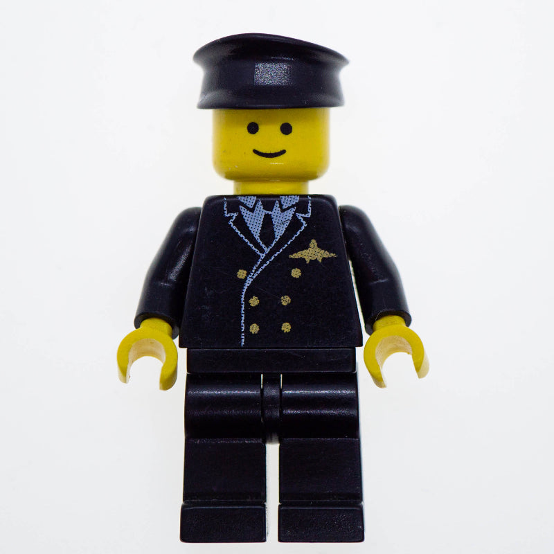fig-008218 – Pilot, Black Suit with Tie and Airplane Badge, Black Hat (3626a Head)