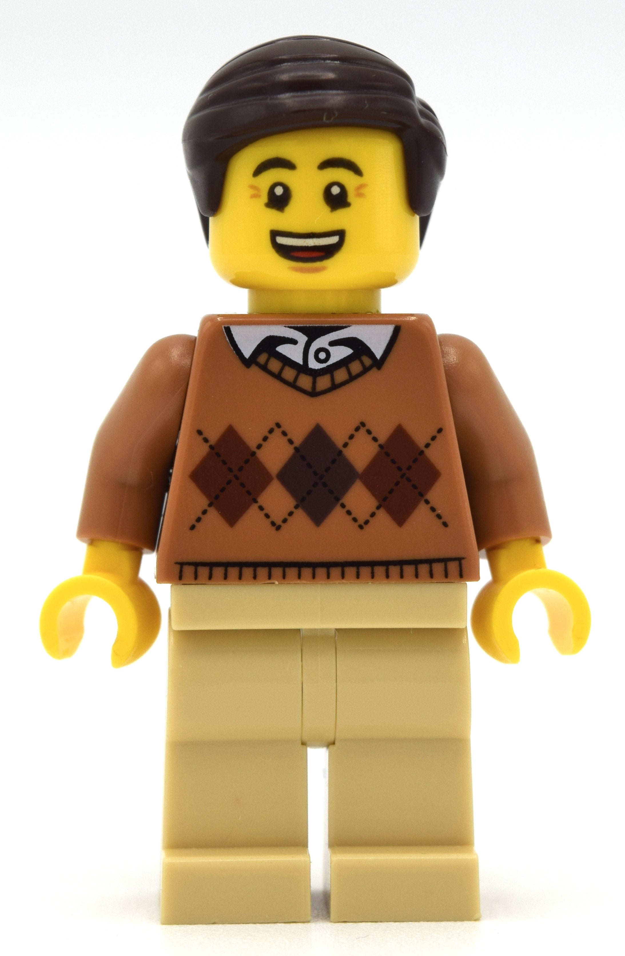 fig-008446 – Medium Nougat Torso, Tan Legs, Dark Brown Hair