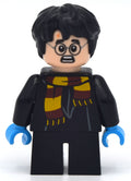 fig-008909 – Harry Potter, Long Gryffindor Robe with Scarf