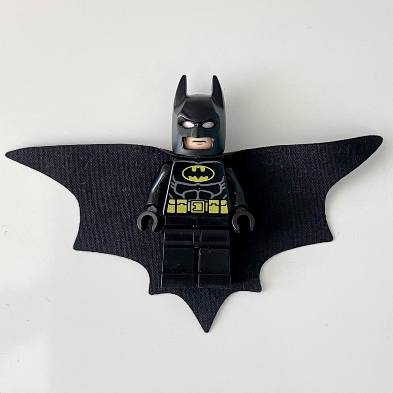 fig-009094 – Batman, Black Suit, Black Cape and Cowl, Wide Cape
