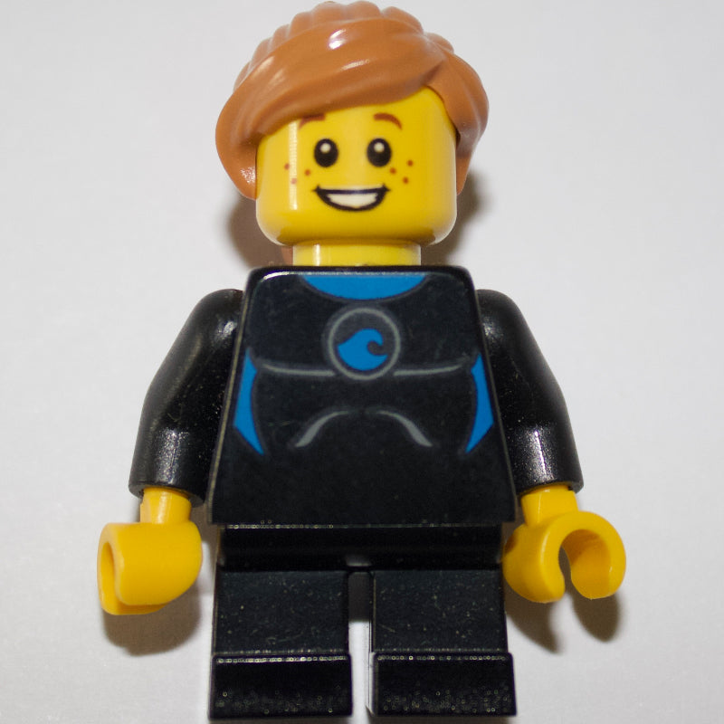 fig-009259 – Kid - Black Torso, Wetsuit, Black Legs, Medium Nougat Hair