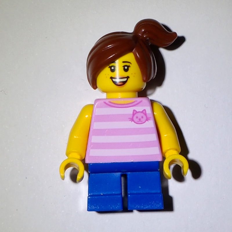 fig-009329 – Bright Pink Hair, Blue Legs, Reddish Brown Hair