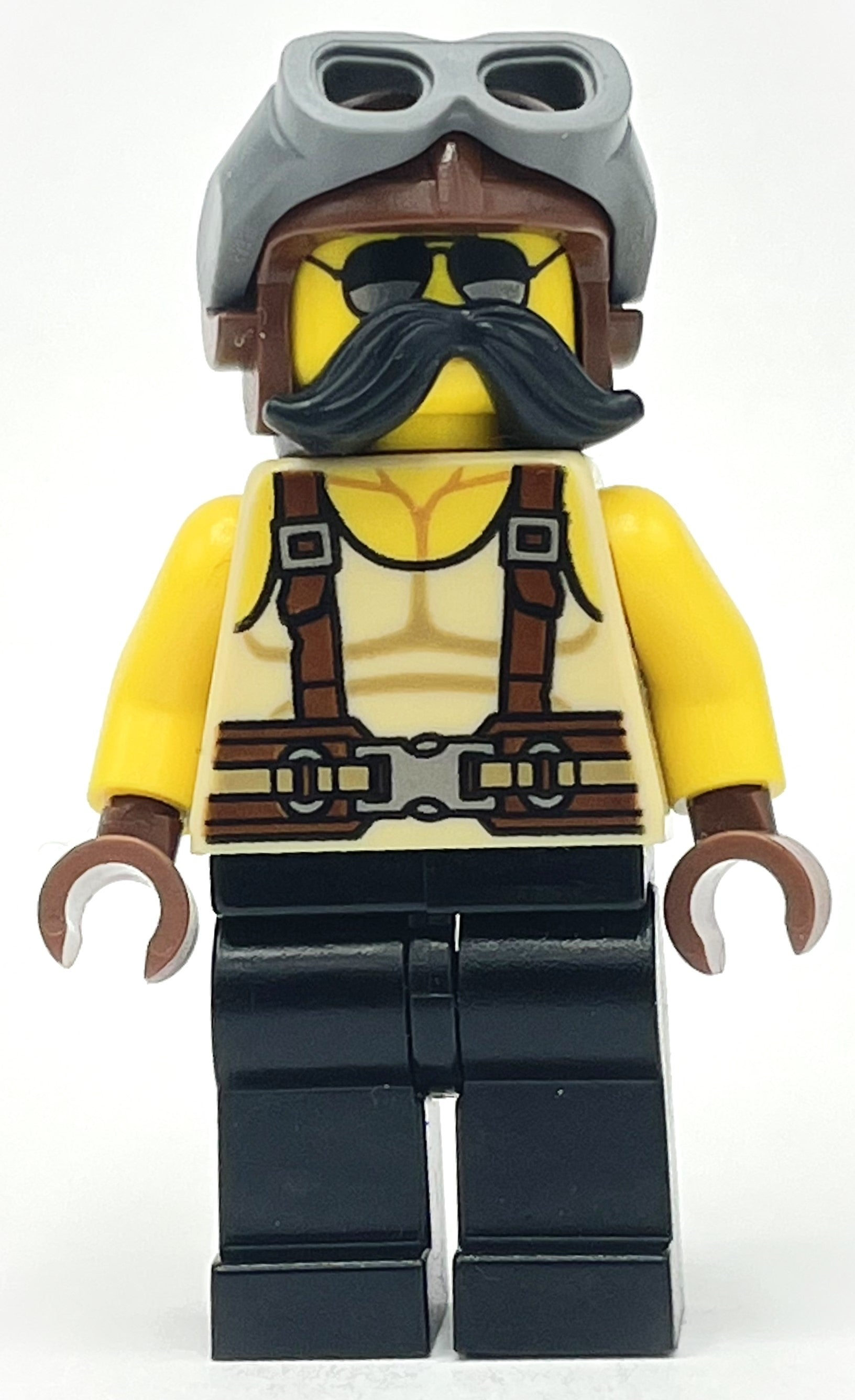 fig-009333 – Tan Torso, Black Legs, Pilot Cap, Moustache