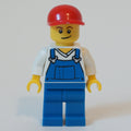 fig-009539 – White Torso, Blue Overall, Red Cap, Male (3626b Head)