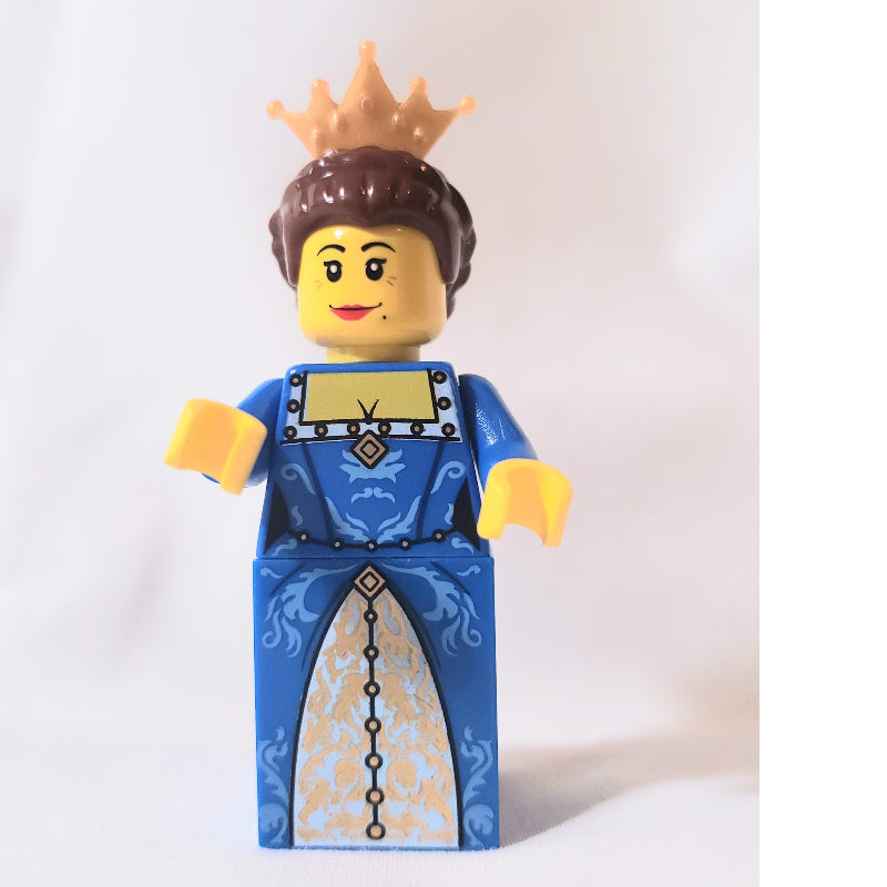 fig-009940 – Queen, Blue Dress, Crown