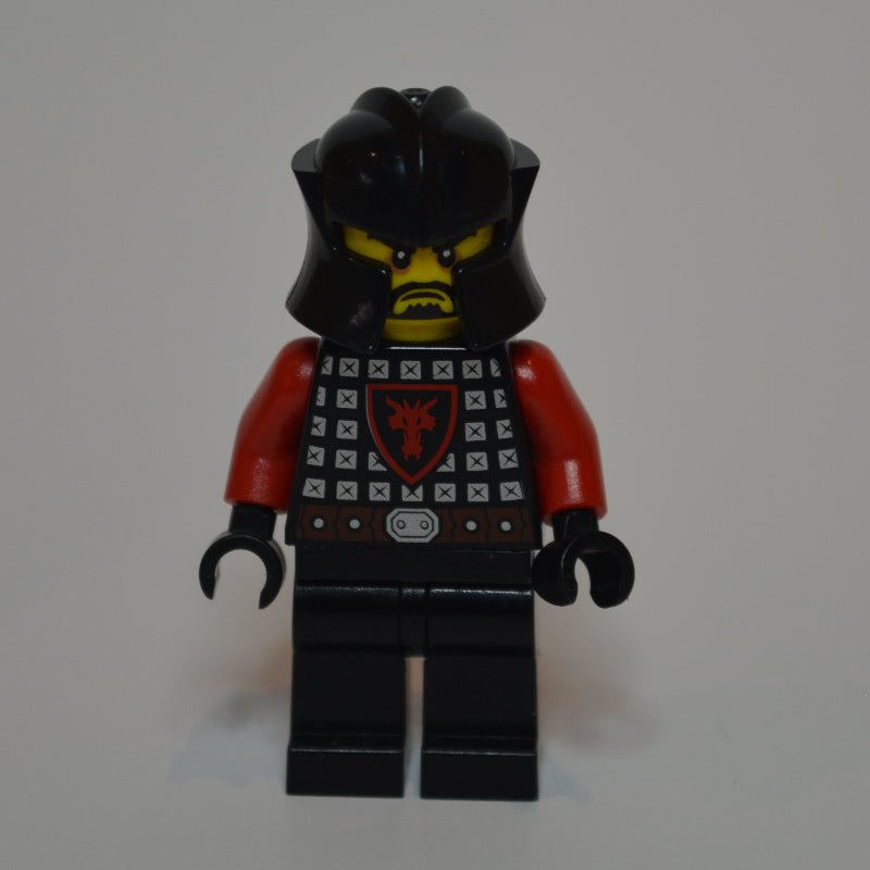 fig-010117 – Dragon Knight, Red, Helmet, Black Beard