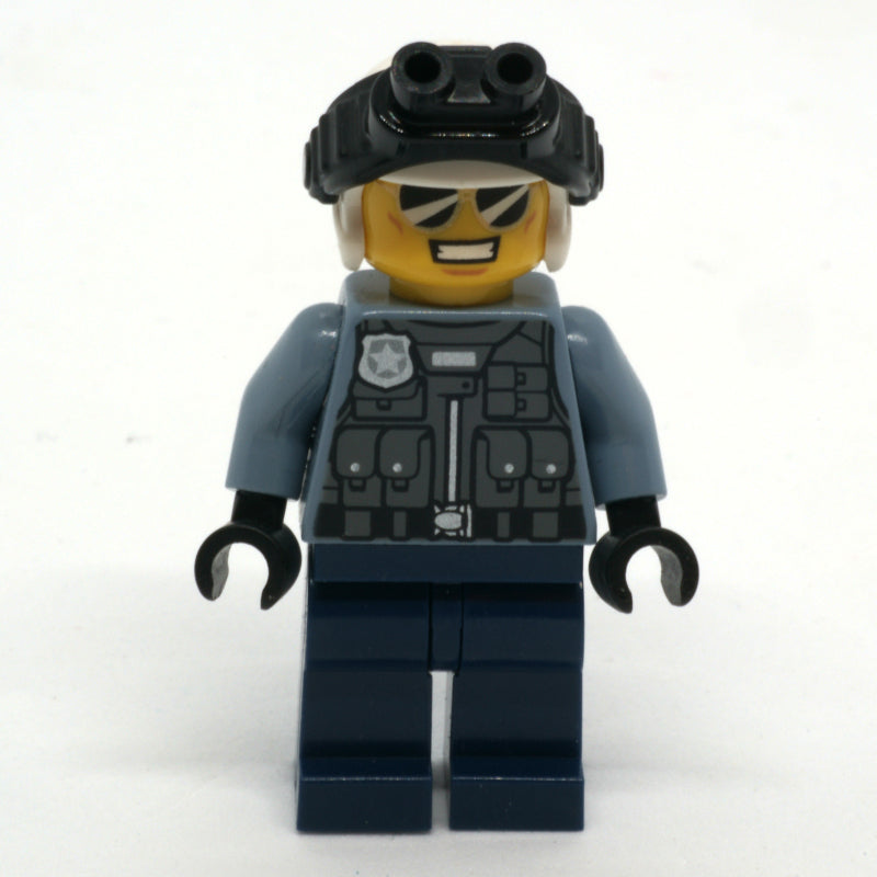 fig-010286 – Duke Detain, Helmet and Goggles
