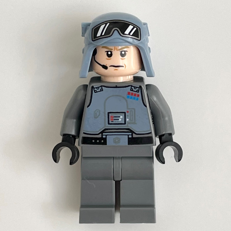 fig-010299 – General Maximillian Veers, Sand Blue Helmet with Visor