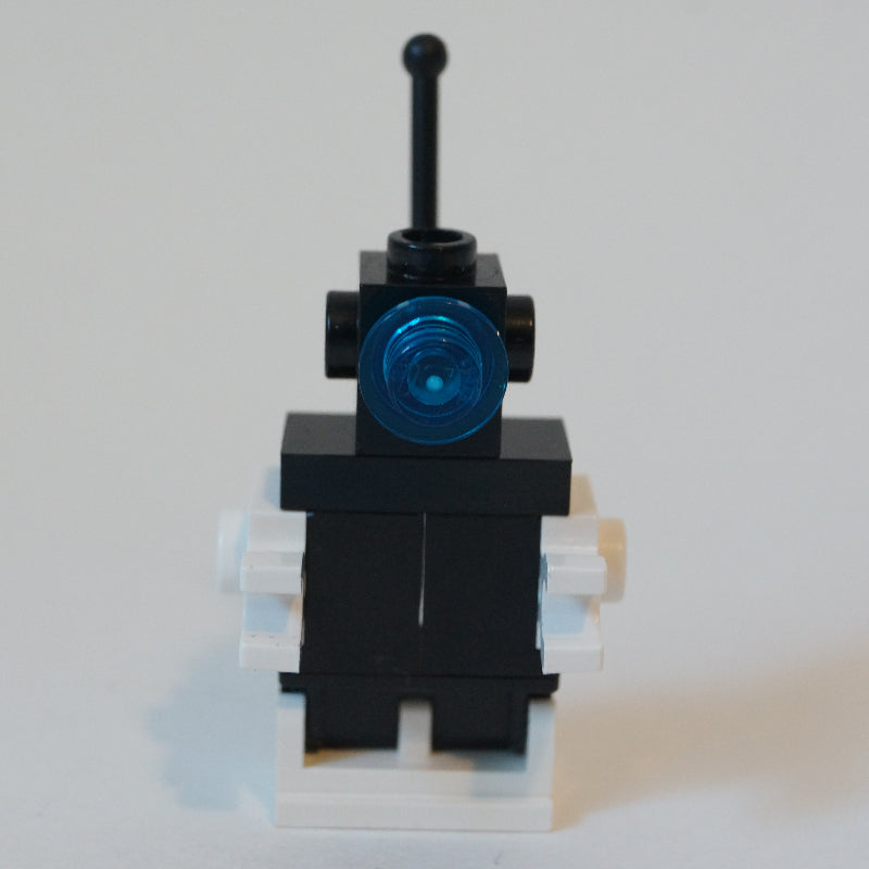 fig-010415 – Futuron Droid - Black and White