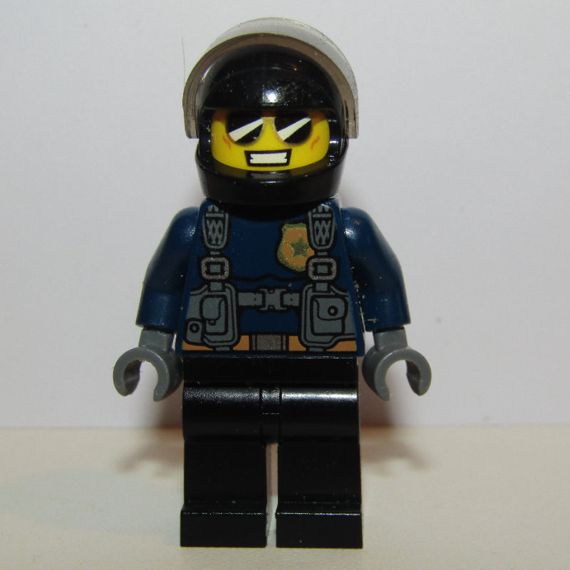 fig-010848 – Duke DeTain, Black Helmet with Visor