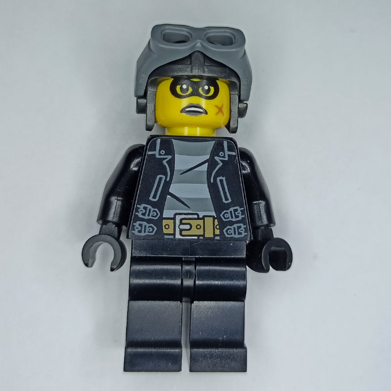 fig-010849 – Clara the Criminal with Goggles