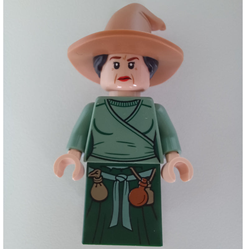 fig-011342 – Witch, Sand Green and Dark Green Robes