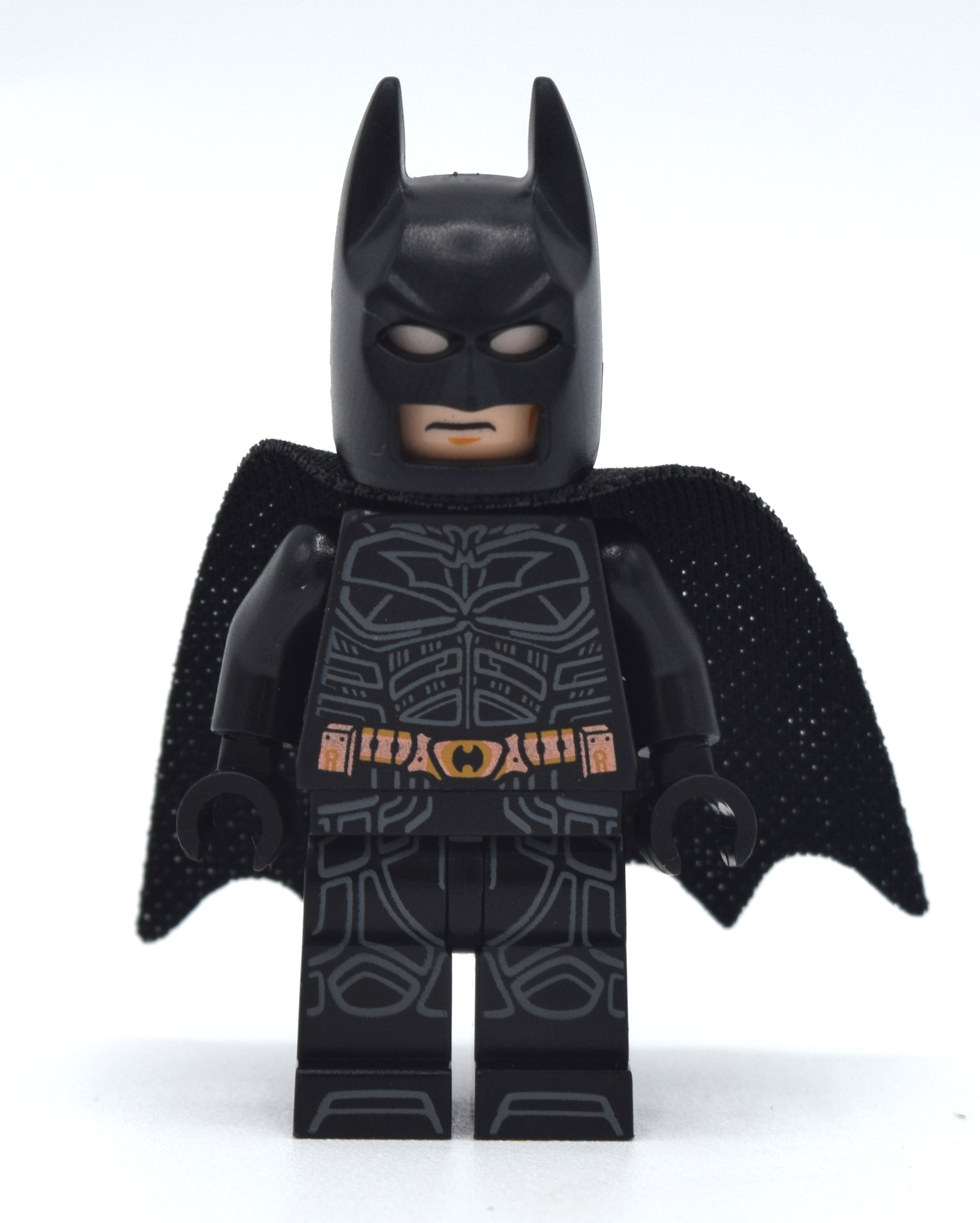 fig-011788 – Batman, Black Suit, Black Cape and Cowl, Copper Utility Belt, Printed Legs (Dark Knight Trilogy)