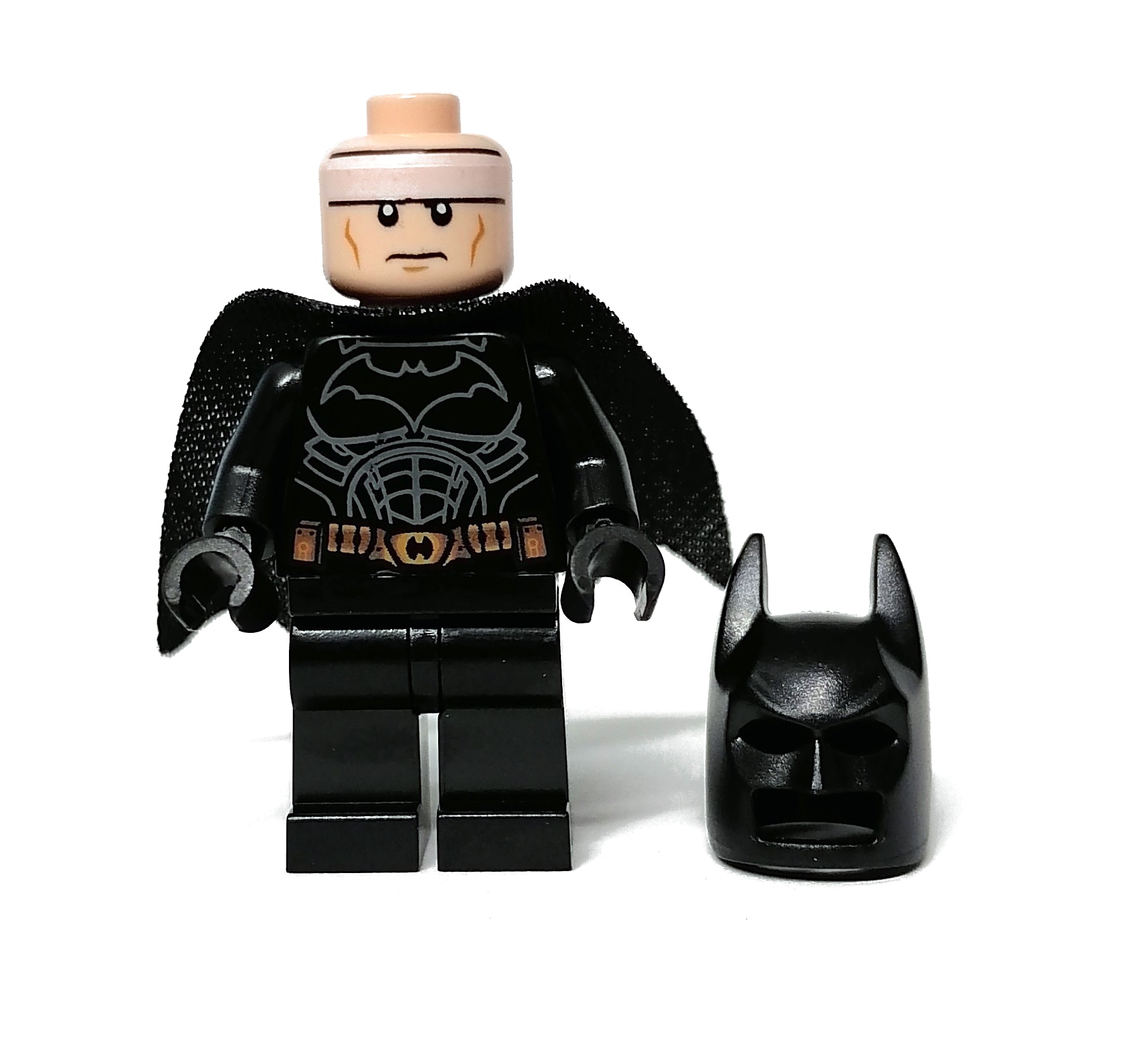 fig-011850 – Batman, Black Suit, Black Cape and Cowl, Copper Utility Belt (37157 Cape)(Dark Knight Trilogy)