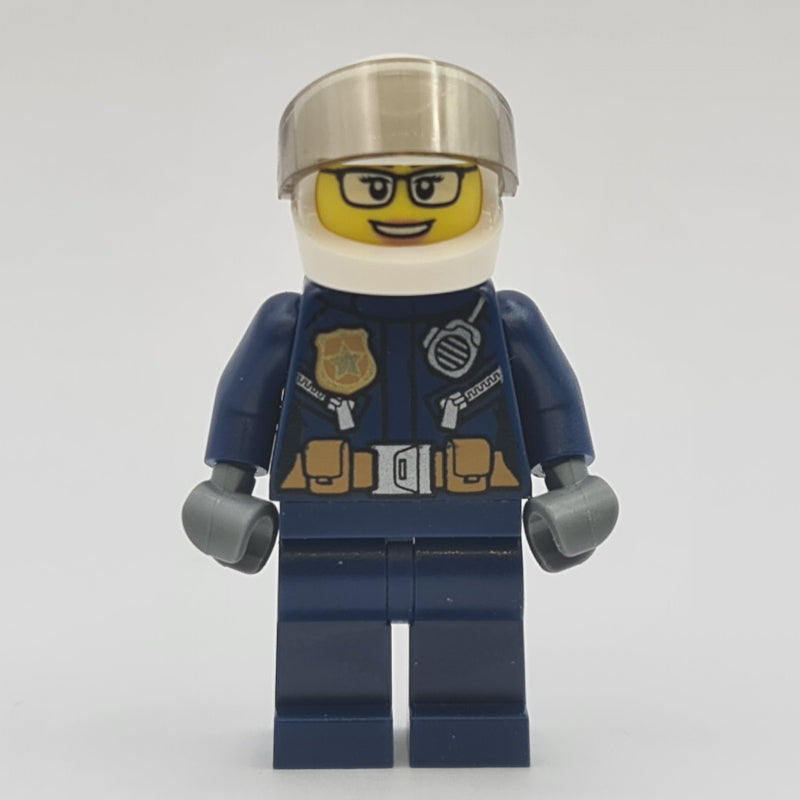 fig-012064 – Policewoman, Dark Blue Uniform, White Helmet