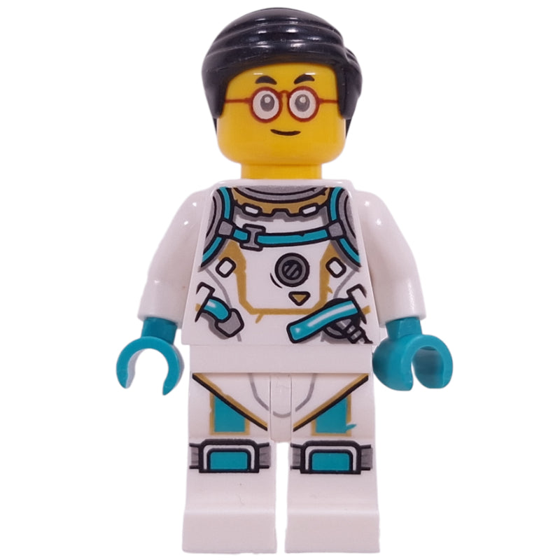 fig-012071 – Mr Tang, Spacesuit