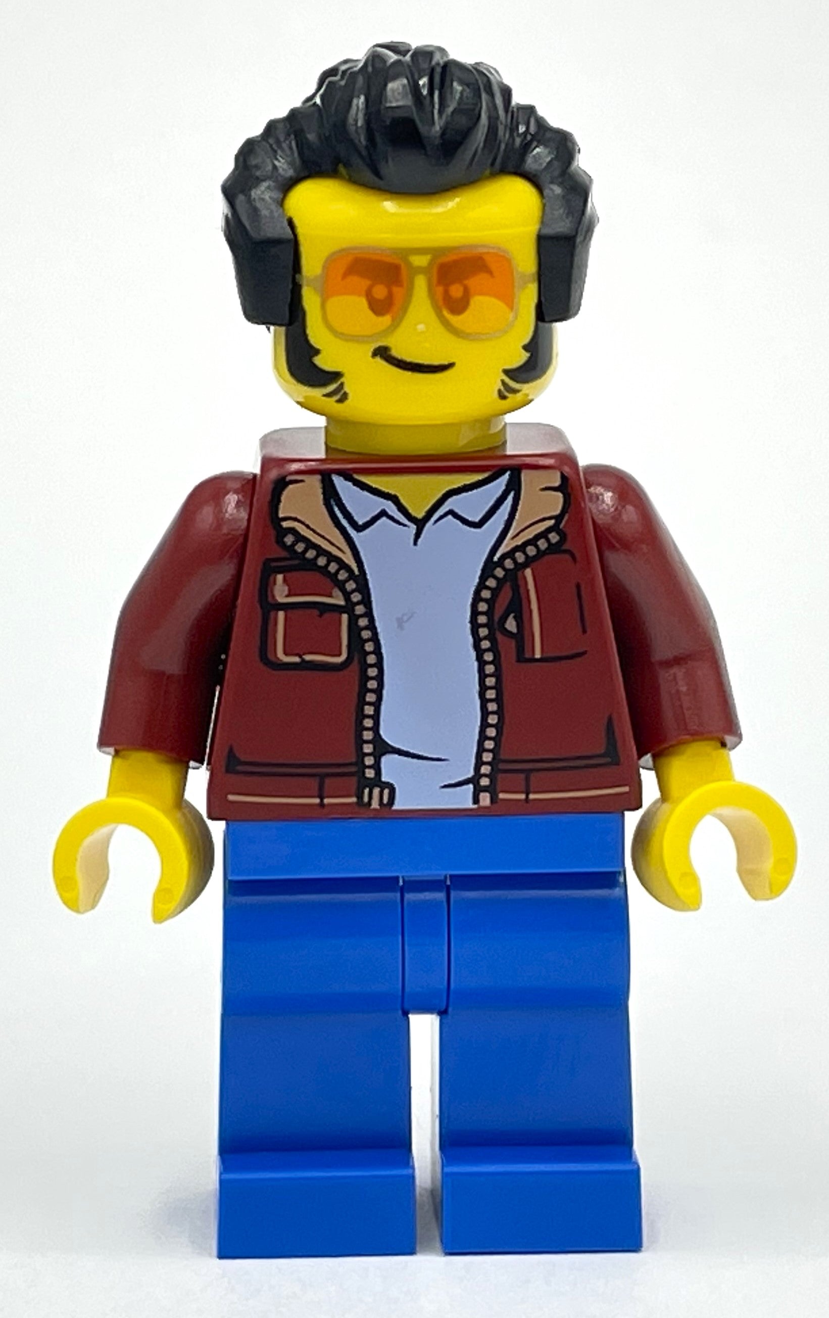 fig-012873 – Dark Red Torso, Blue Legs, Black Hair