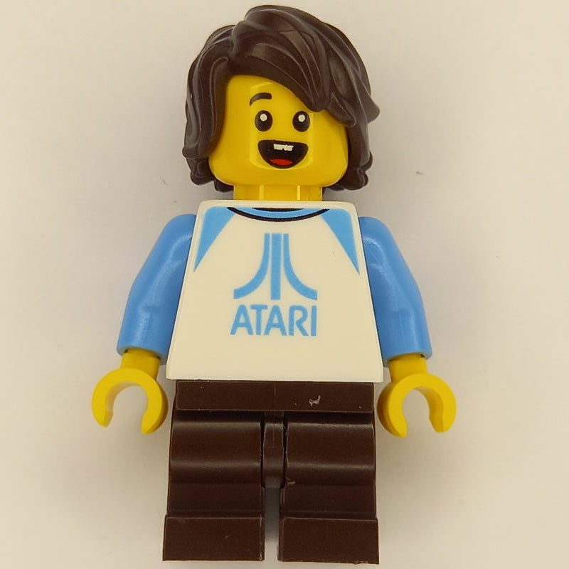 fig-012909 – Kid - White Atari Torso, Dark Brown Legs, Dark Brown Hair
