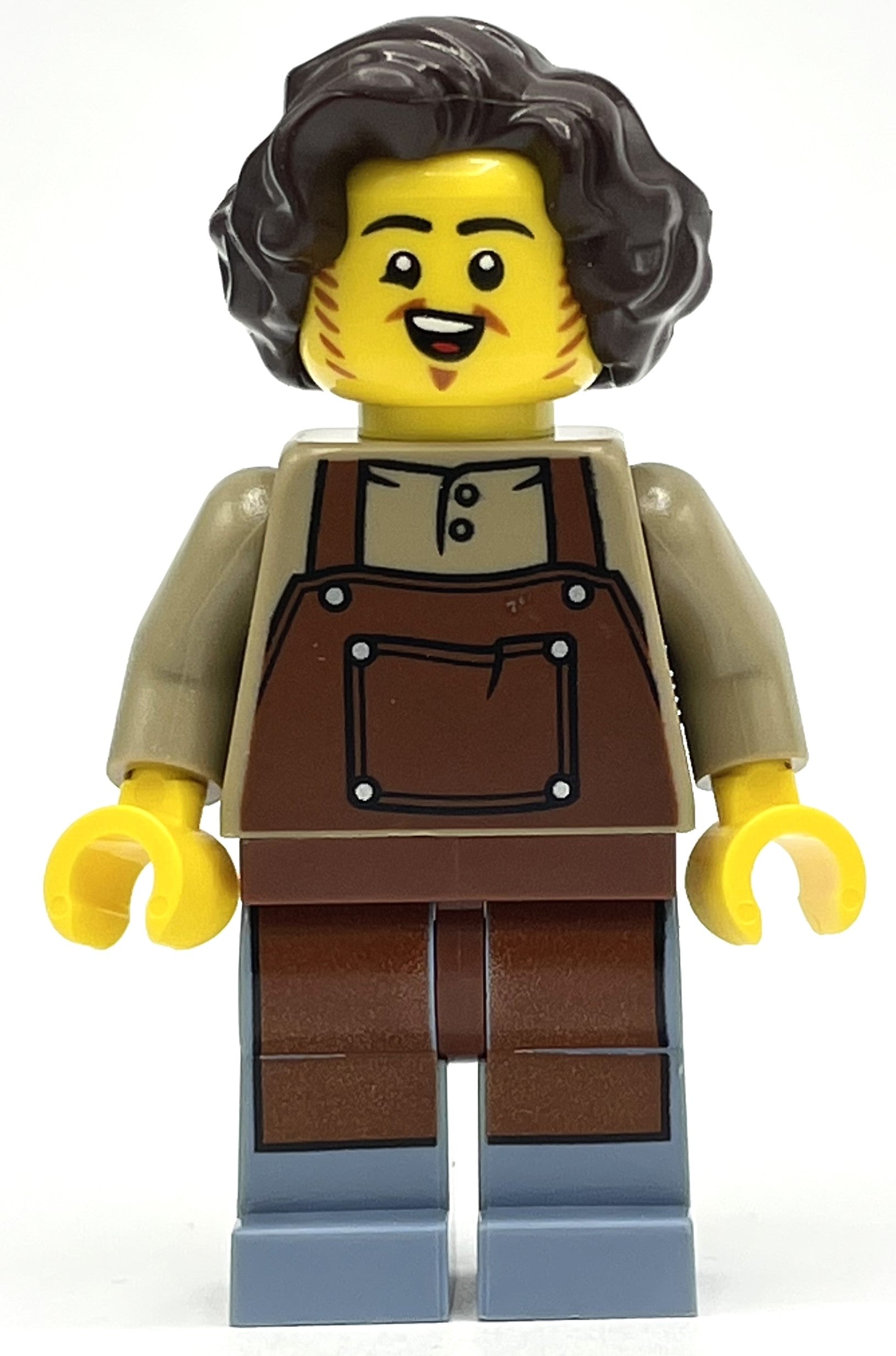 fig-012978 – Castle Man, Reddish Brown Apron, Dark Brown Hair