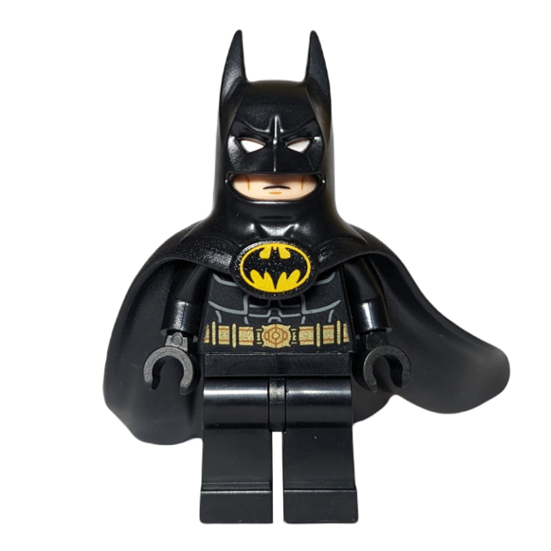 fig-013993 – Batman, Black Suit, Black Cape and Cowl (Rubber), White Goggles