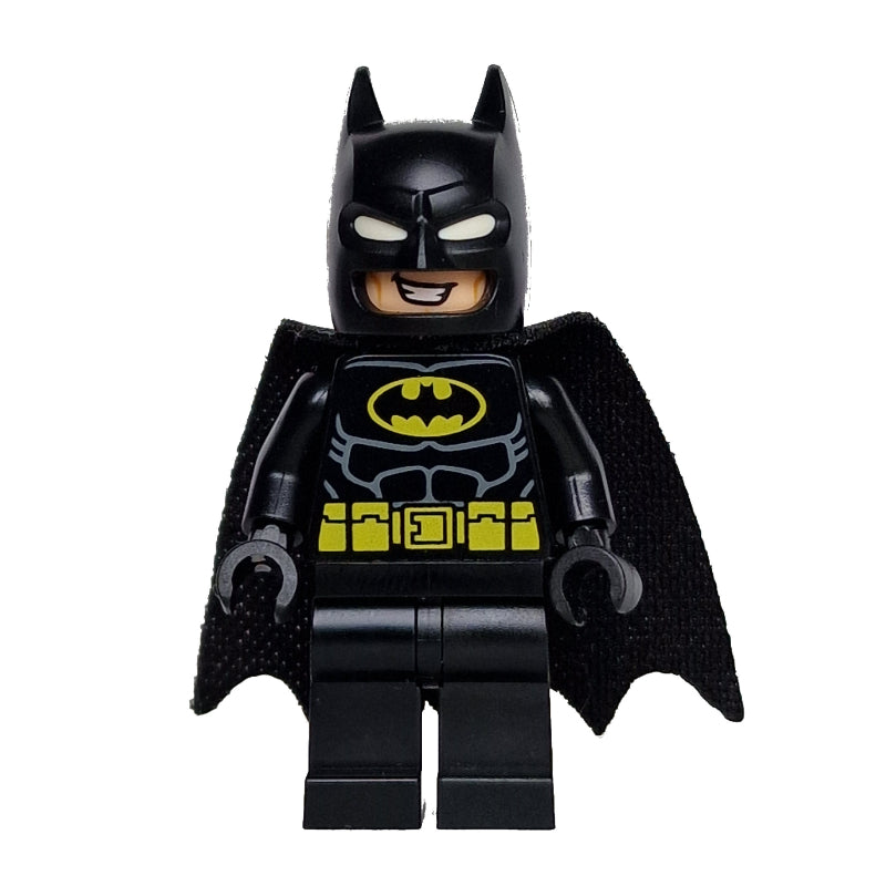 fig-014214 – Batman, Black Suit, Black Cape and Cowl, Yellow Batman Logo, White Eyes (37157 Cape), Big Grin