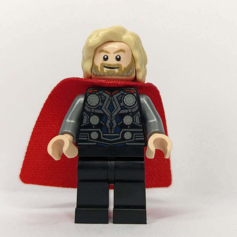 fig-014430 – Thor, Tan Hair, Black Armor, Red Cape