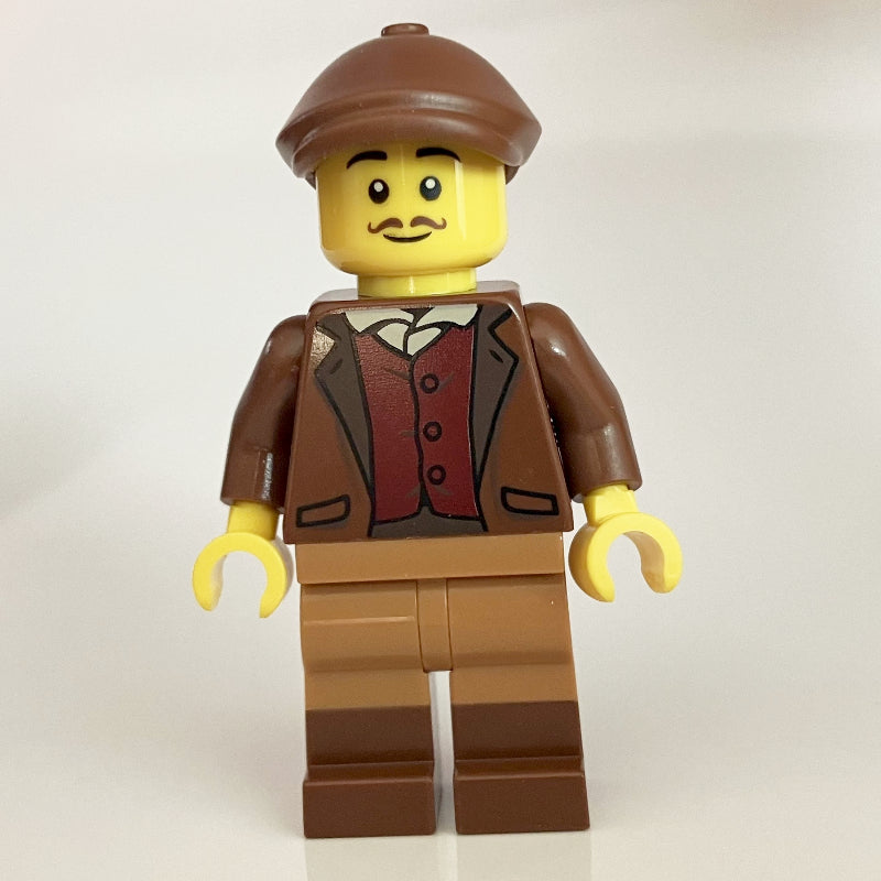 fig-014482 – Camera Man, Reddish Brown Torso, Medium Nougat Legs, Reddish Brown Cap