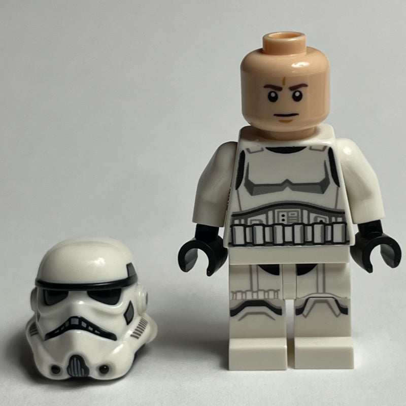 fig-014804 – Stormtrooper - Light Nougat Head, White Arms
