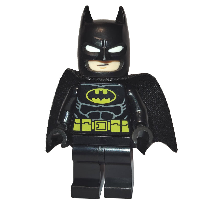 fig-015074 – Batman, Black Suit, Black Cape and Cowl, Yellow Batman Logo, White Eyes (37157 Cape), Angry
