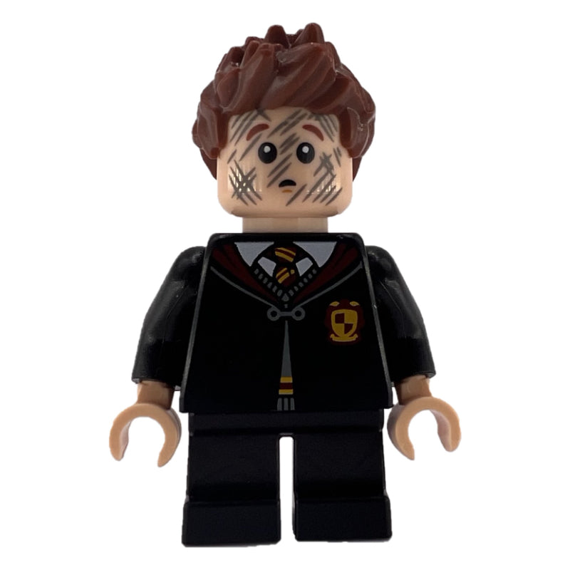 fig-015095 – Seamus Finnigan, Gryffindor Robe with Crest, Short Legs