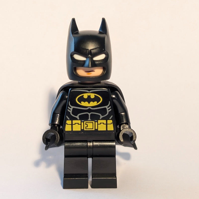fig-015675 – Batman, Black Suit, Black Cowl, Rubber Cape