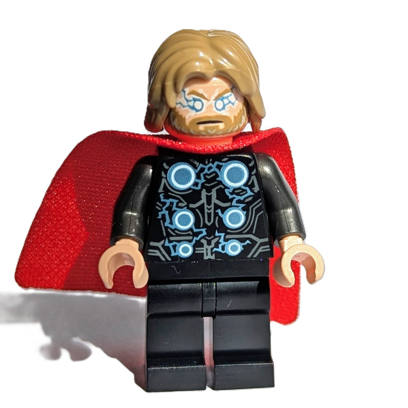 fig-015968 – Thor, Dark Tan Hair, Fabric Cape