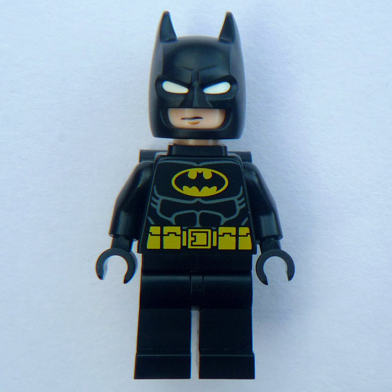 fig-016510 – Batman, Black Suit, Black Cowl, Black Backpack